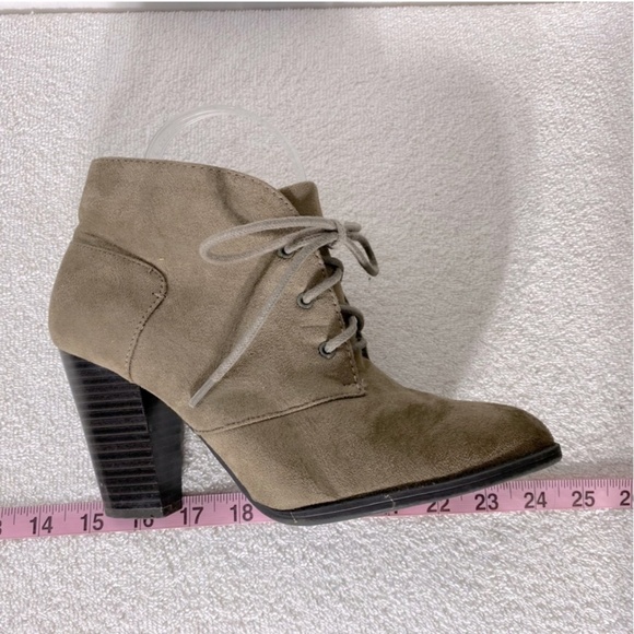 Soft Moc Taupe Faux Suede Lace Up Chunky Heel Ankle Boots Booties 8.5 - Picture 13 of 13